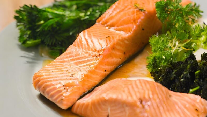 How to recognize spoilage on cooked salmon